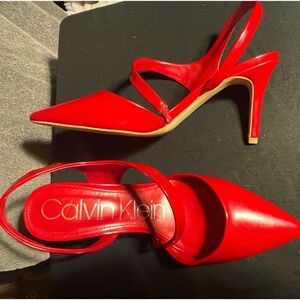 Calvin Klein Geena Patent Pump, pointed toe, slingback closure, 2.5 in. heel; 8M
